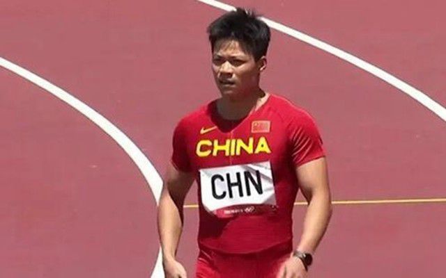 男的把女的操出水视频